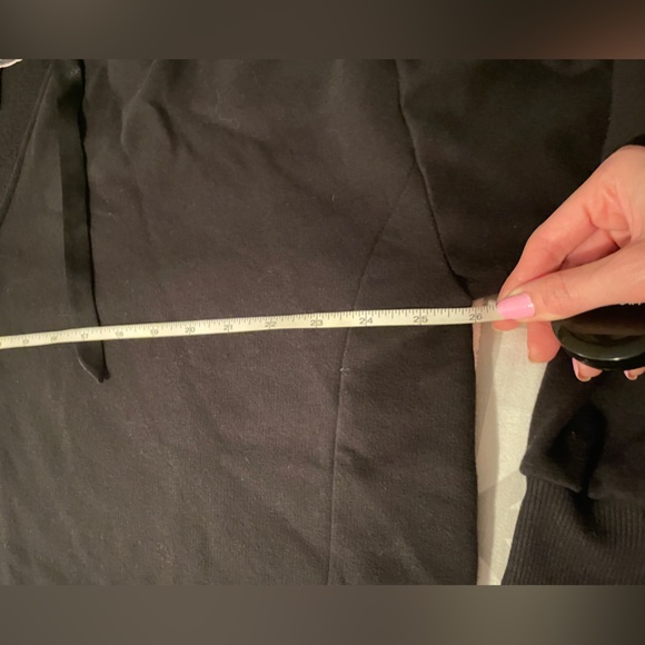 Victoria's Secret Black Cropped Oversized Fleece Logo Hoodie Size Medium - Picture 8 of 8